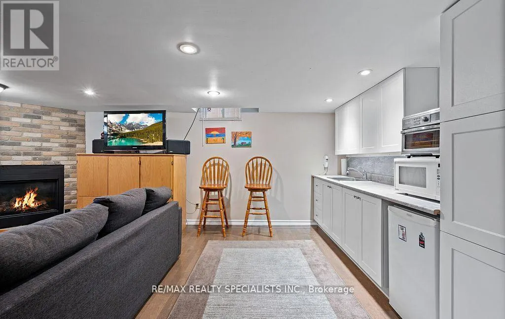 8 ROYAL VALLEY DRIVE