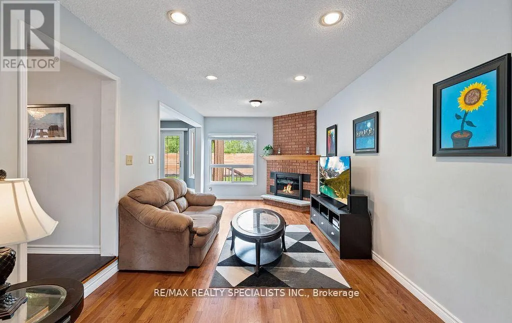 8 ROYAL VALLEY DRIVE