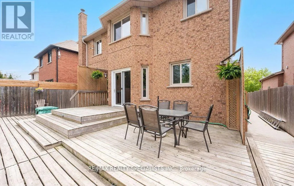 8 ROYAL VALLEY DRIVE
