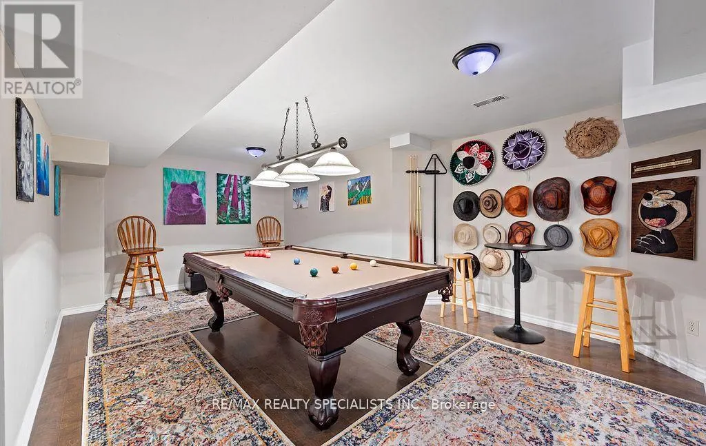8 ROYAL VALLEY DRIVE