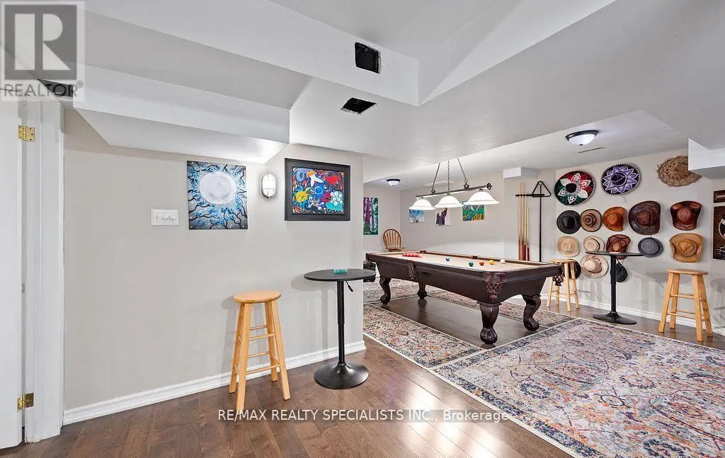 8 ROYAL VALLEY DRIVE