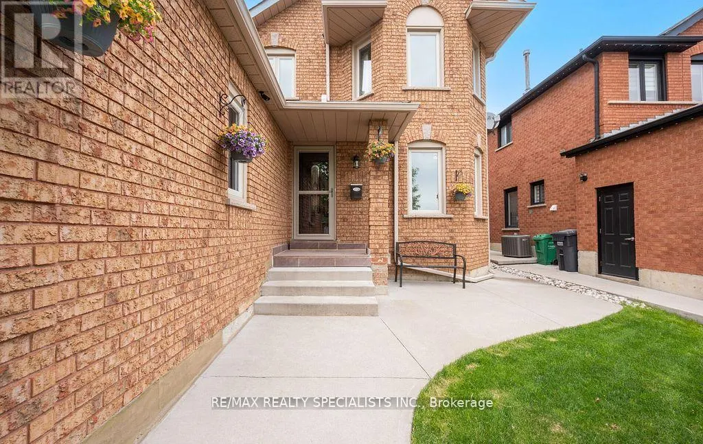 8 ROYAL VALLEY DRIVE