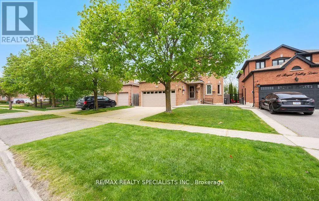 8 ROYAL VALLEY DRIVE