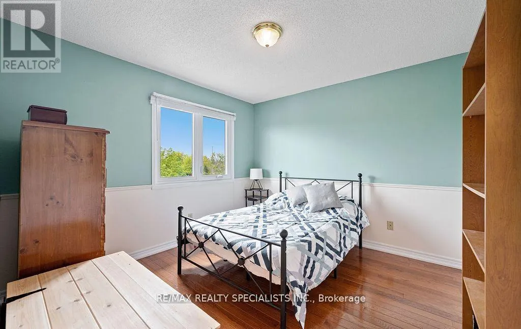 8 ROYAL VALLEY DRIVE