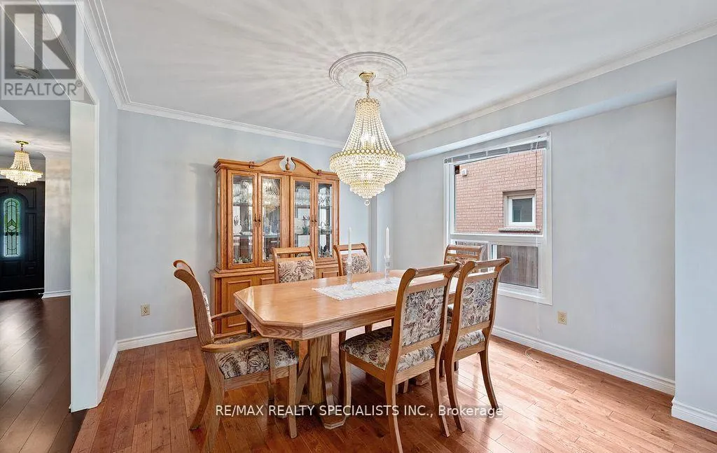 8 ROYAL VALLEY DRIVE