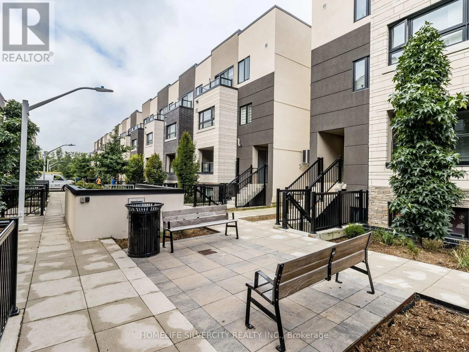 403 - 1141 COOKE BOULEVARD