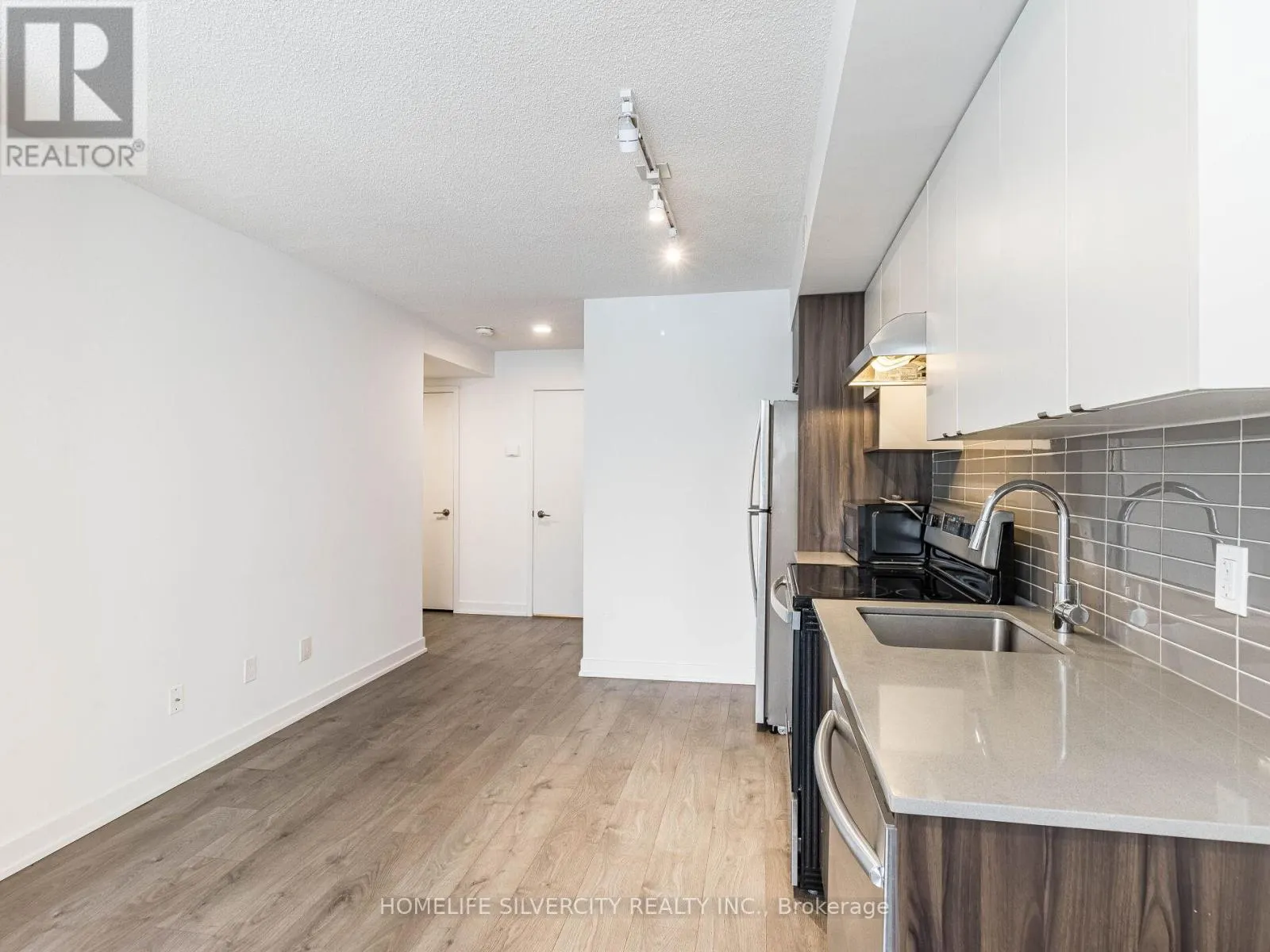 403 - 1141 COOKE BOULEVARD