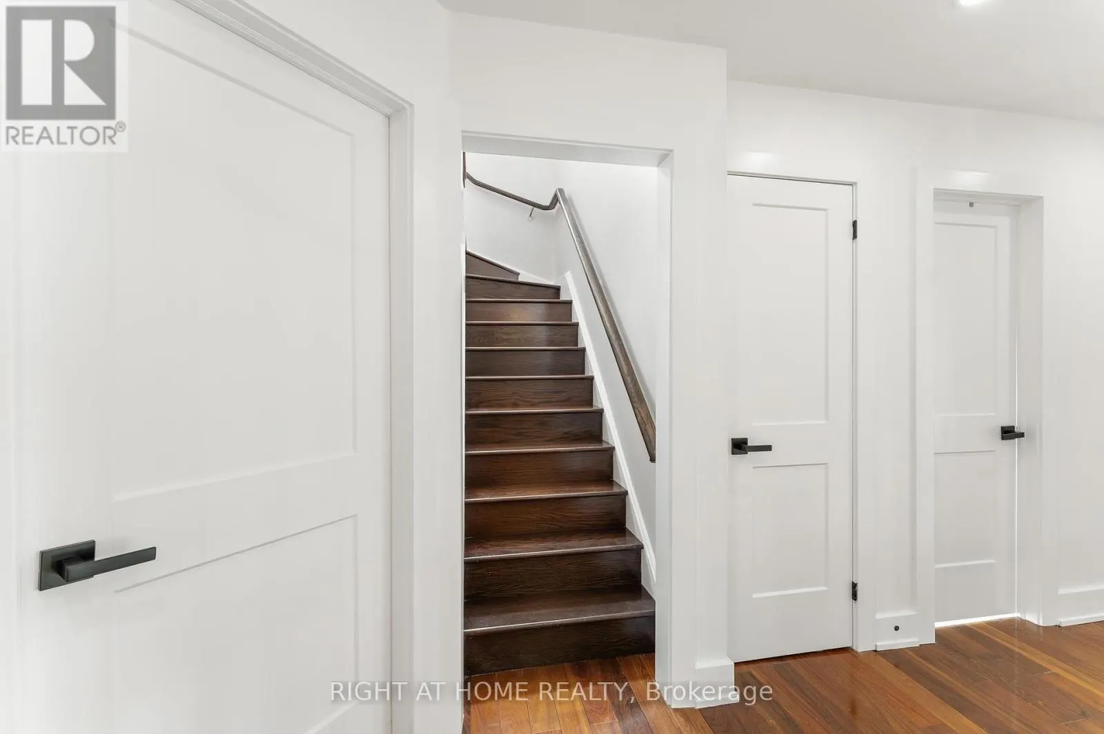 1186 GLENASHTON DRIVE
