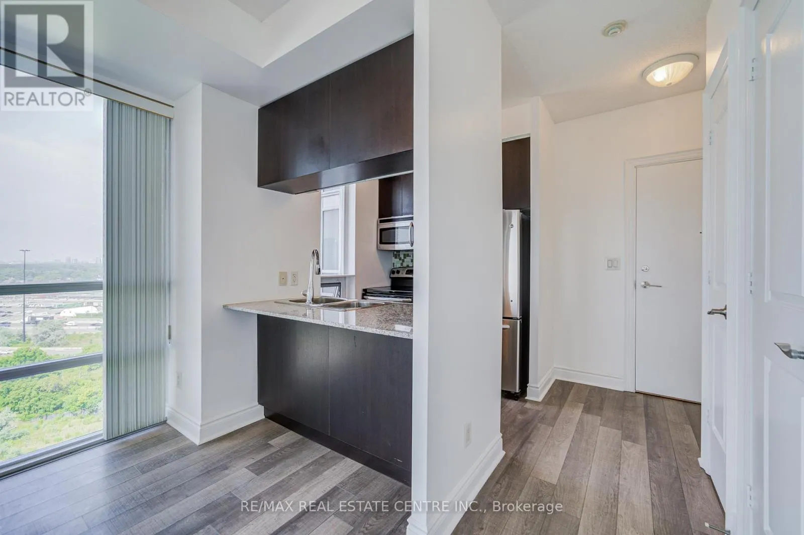 1602 - 16 BROOKERS LANE