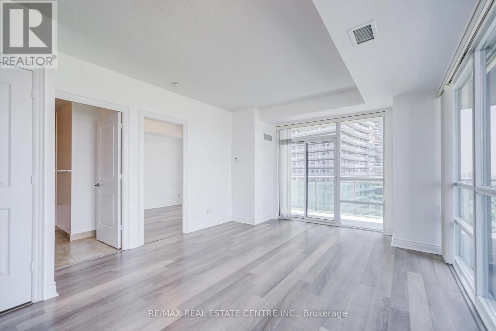 1602 - 16 BROOKERS LANE