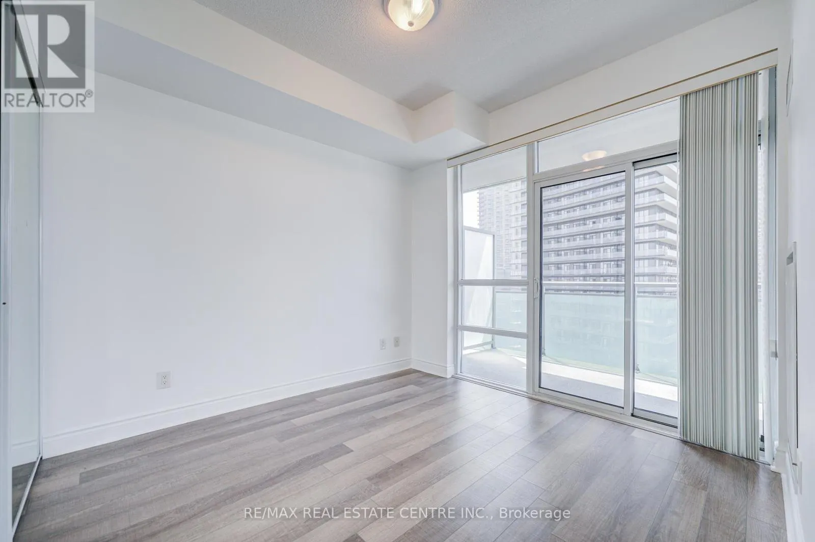 1602 - 16 BROOKERS LANE