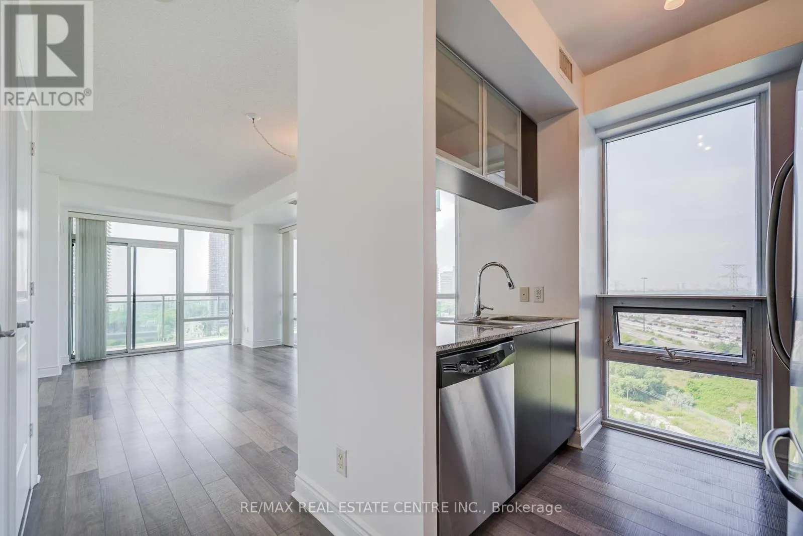 1602 - 16 BROOKERS LANE