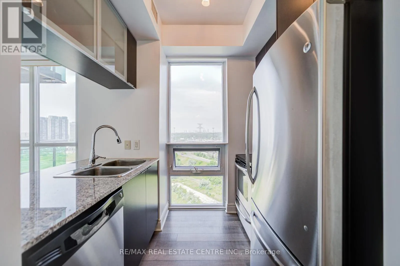 1602 - 16 BROOKERS LANE