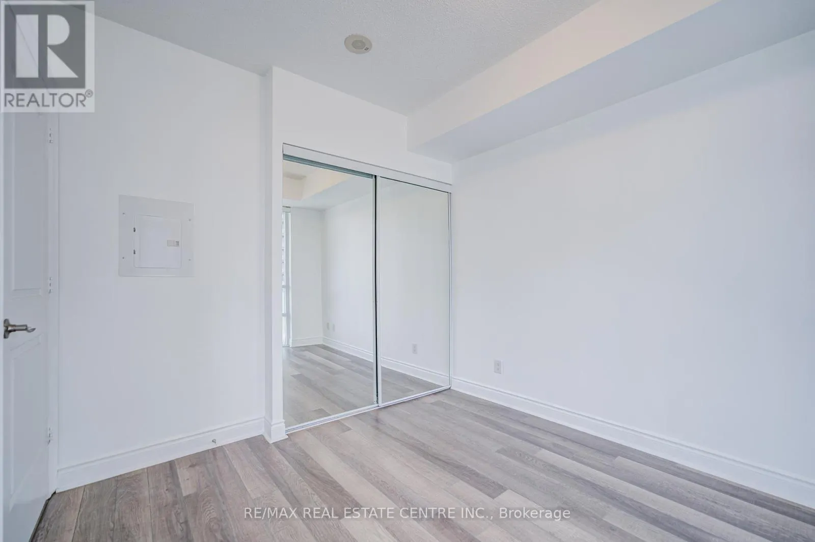 1602 - 16 BROOKERS LANE