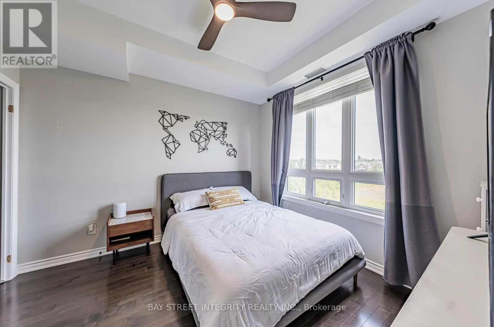 307 - 5327 UPPER MIDDLE ROAD