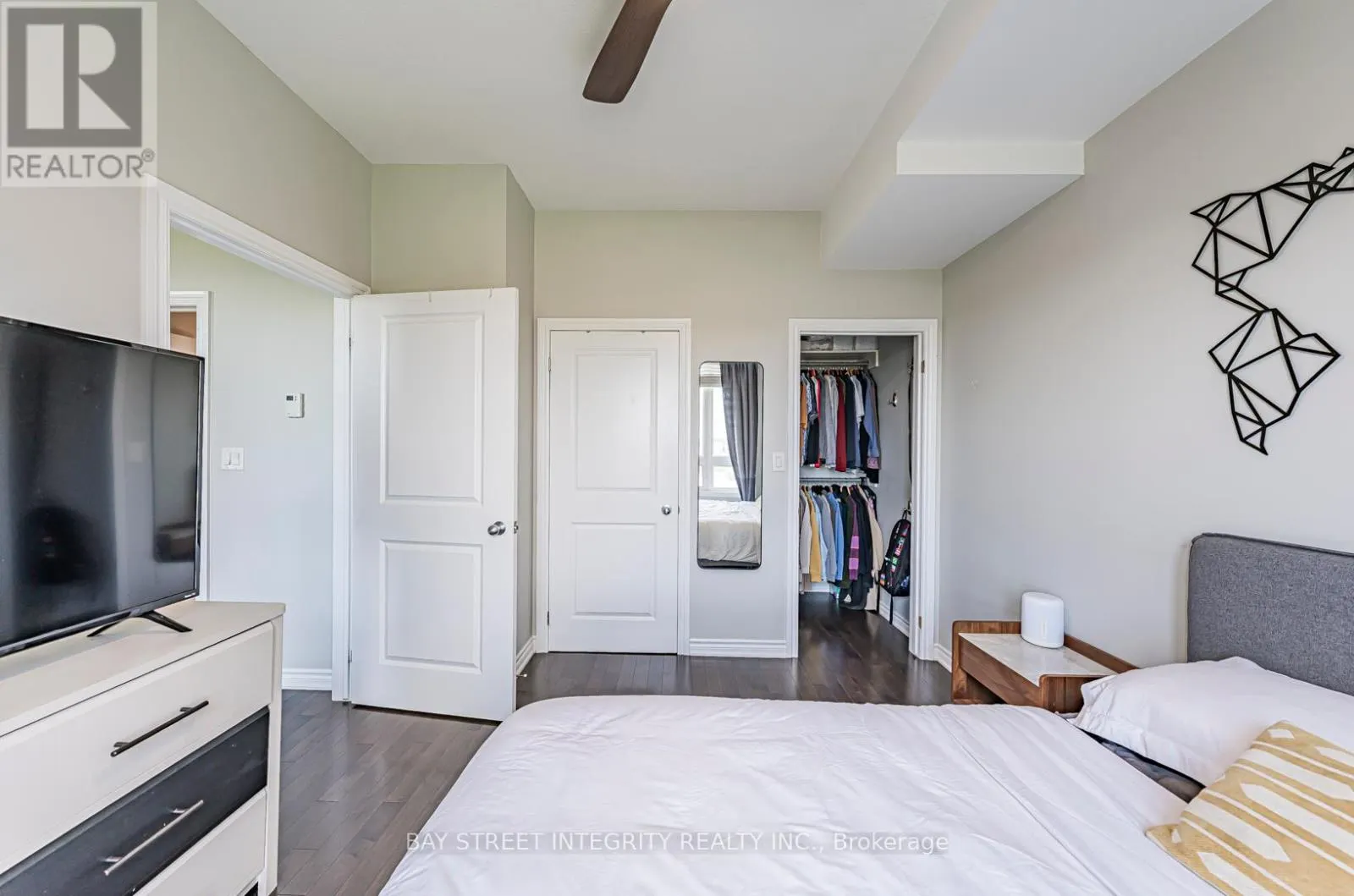 307 - 5327 UPPER MIDDLE ROAD