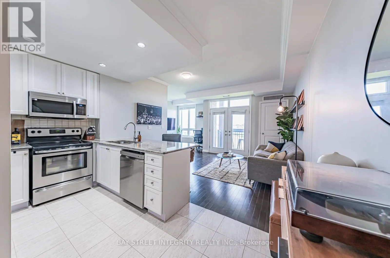 307 - 5327 UPPER MIDDLE ROAD