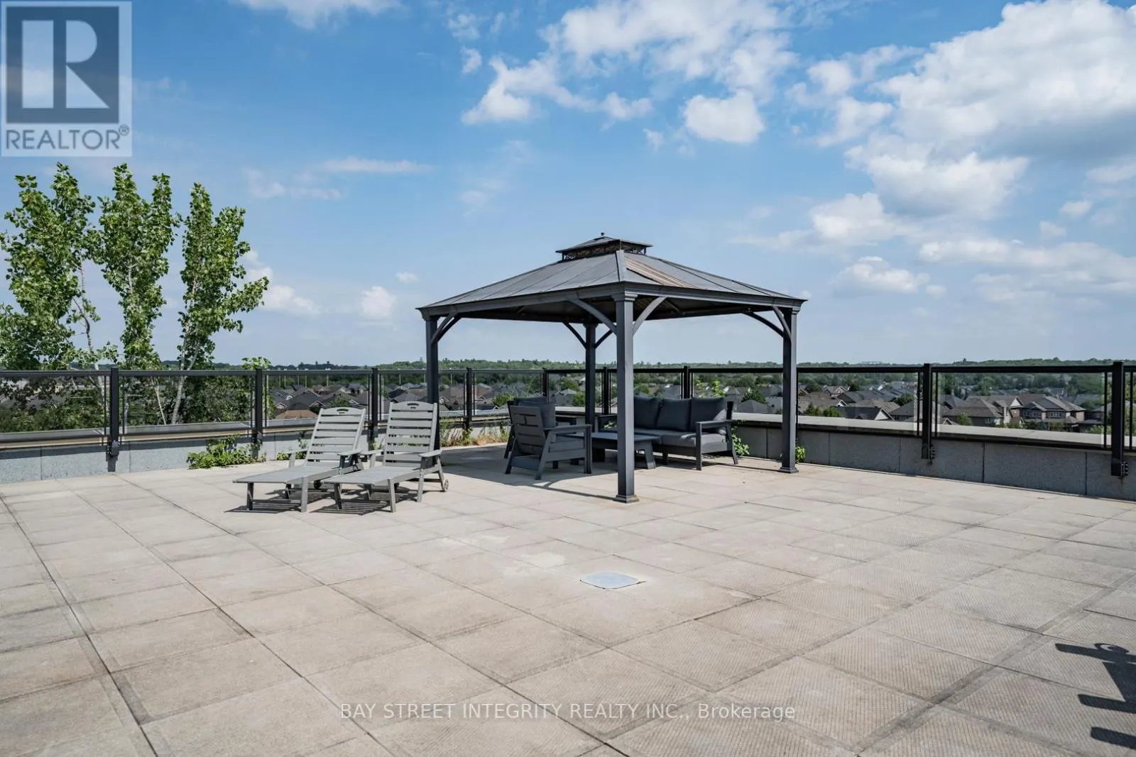 307 - 5327 UPPER MIDDLE ROAD