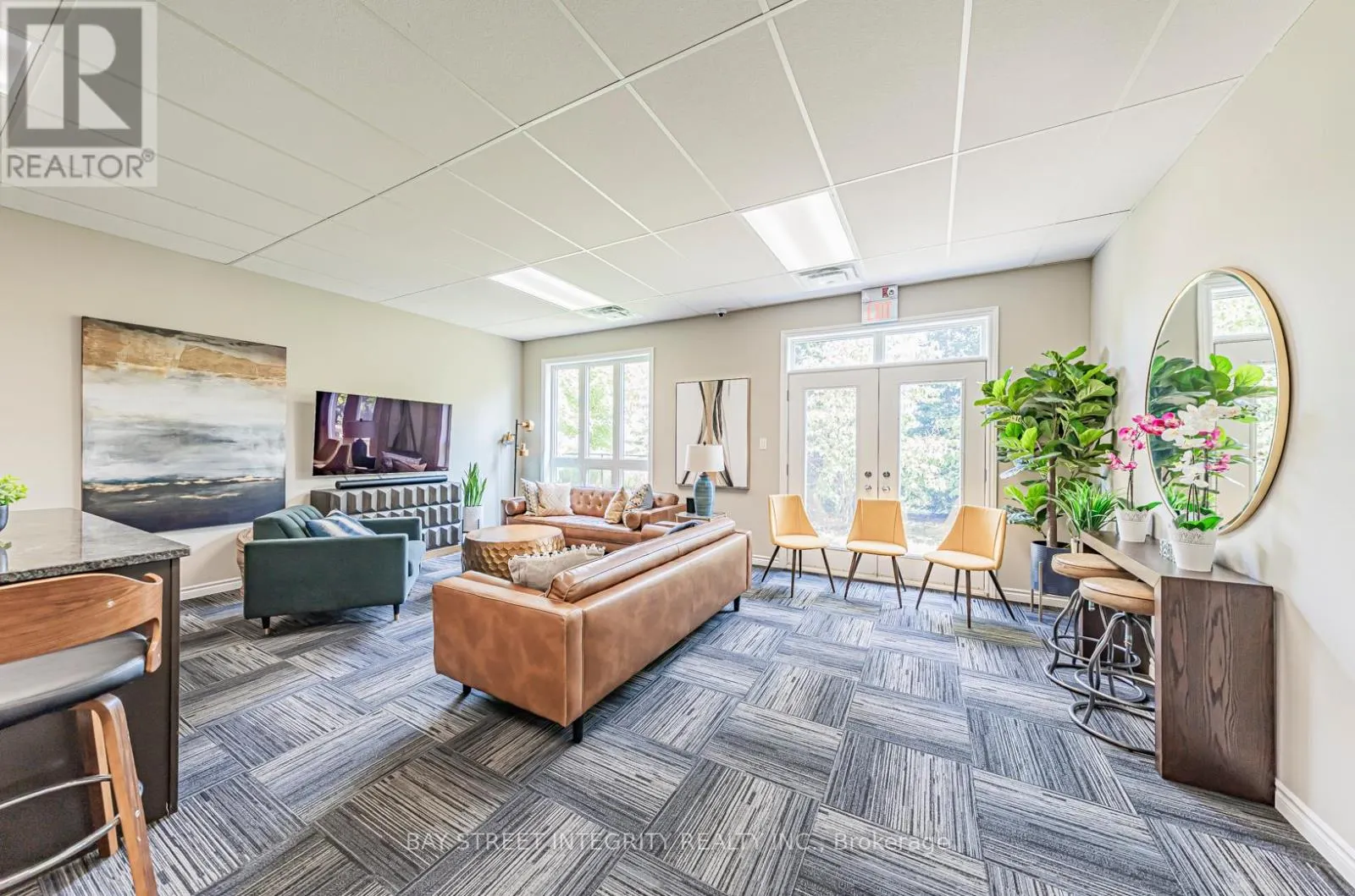 307 - 5327 UPPER MIDDLE ROAD