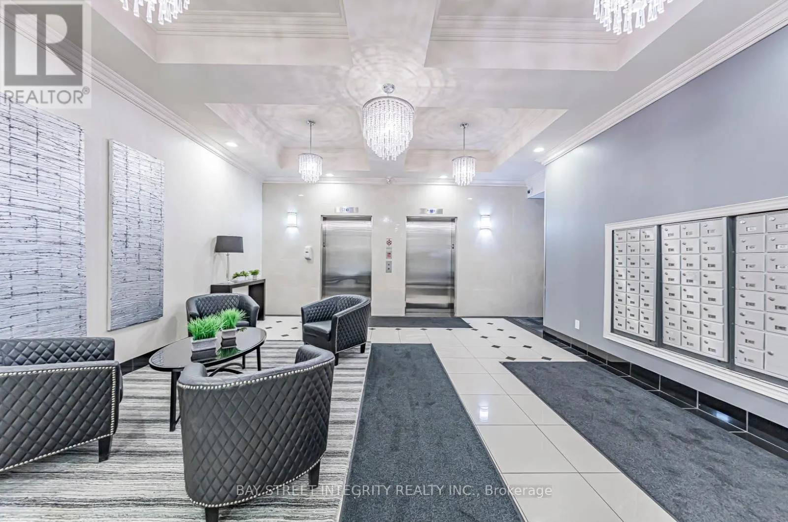 307 - 5327 UPPER MIDDLE ROAD