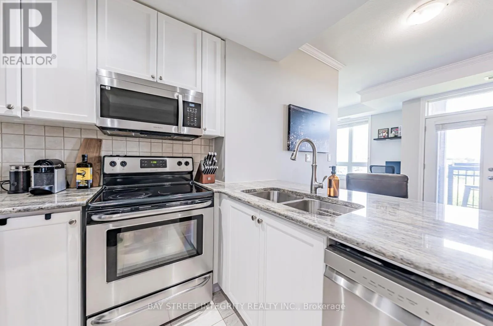 307 - 5327 UPPER MIDDLE ROAD