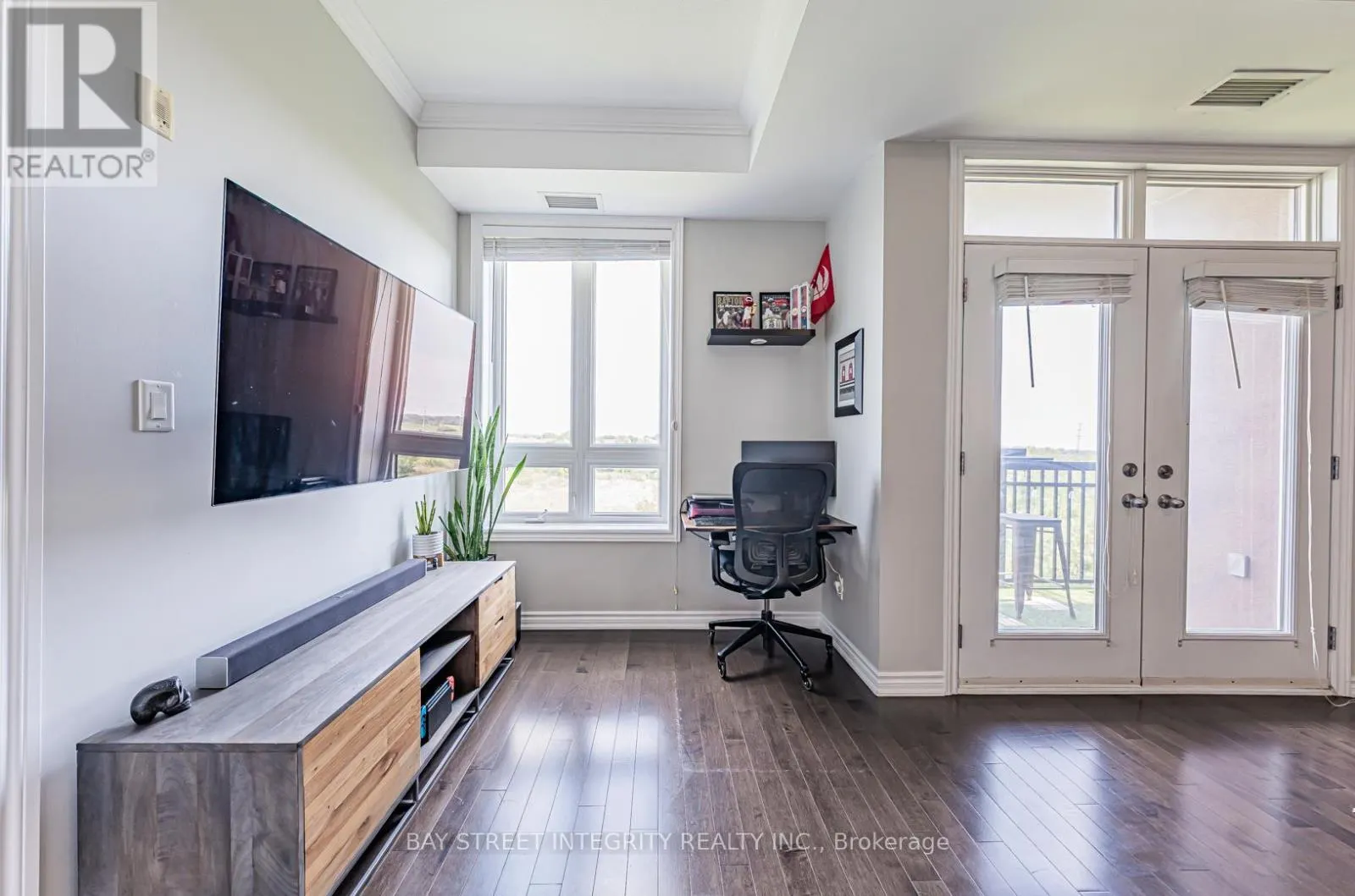 307 - 5327 UPPER MIDDLE ROAD