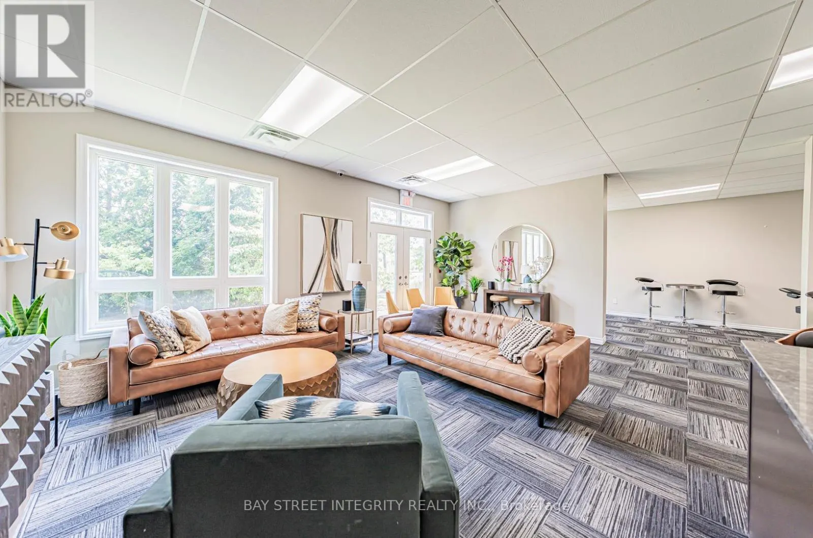 307 - 5327 UPPER MIDDLE ROAD