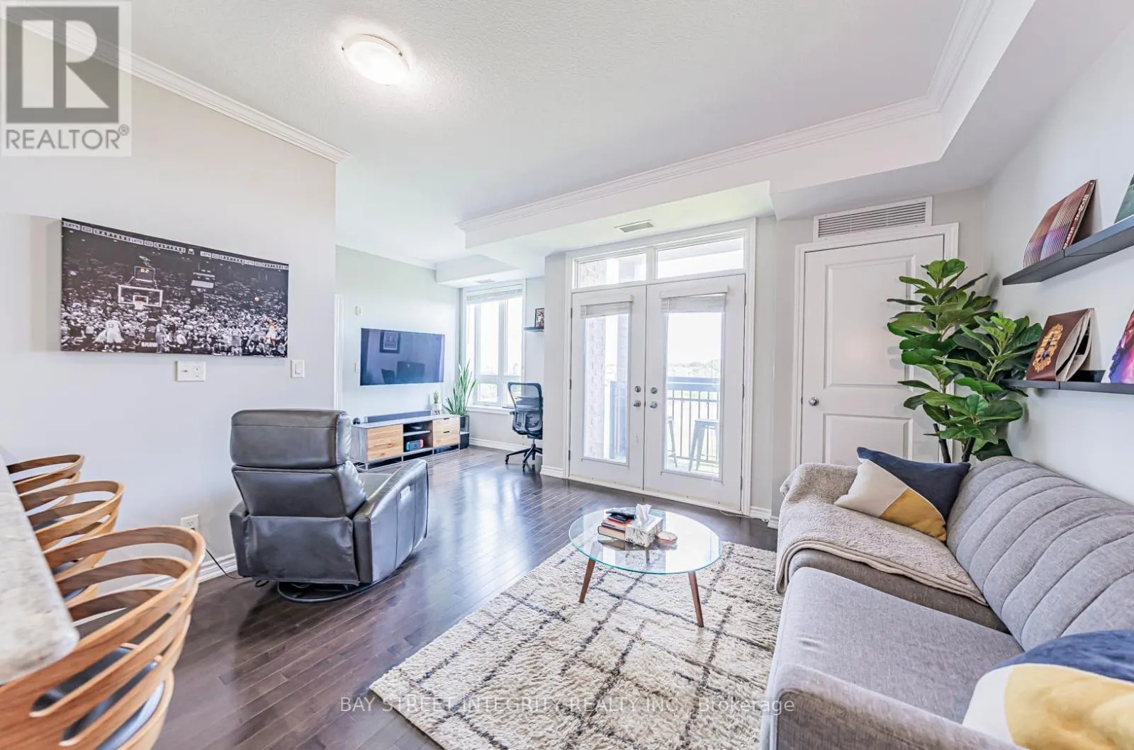 307 - 5327 UPPER MIDDLE ROAD