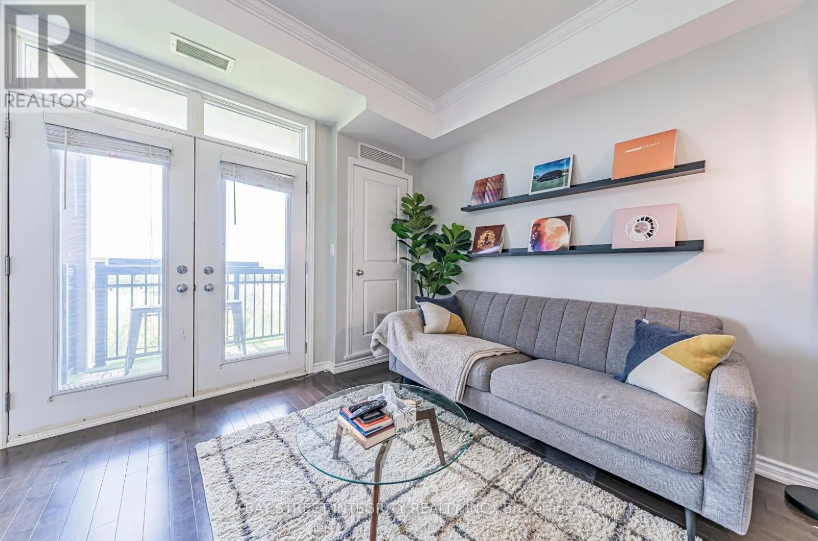 307 - 5327 UPPER MIDDLE ROAD