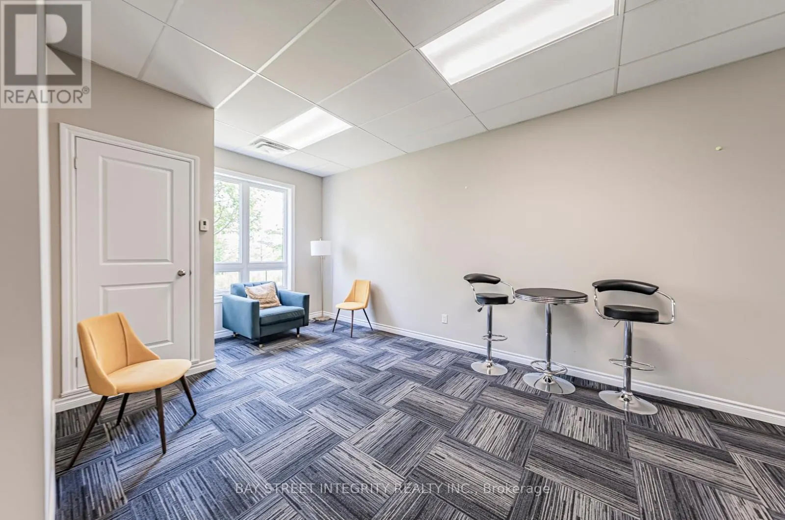 307 - 5327 UPPER MIDDLE ROAD