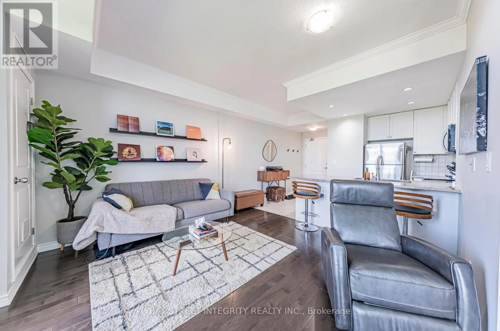 307 - 5327 UPPER MIDDLE ROAD