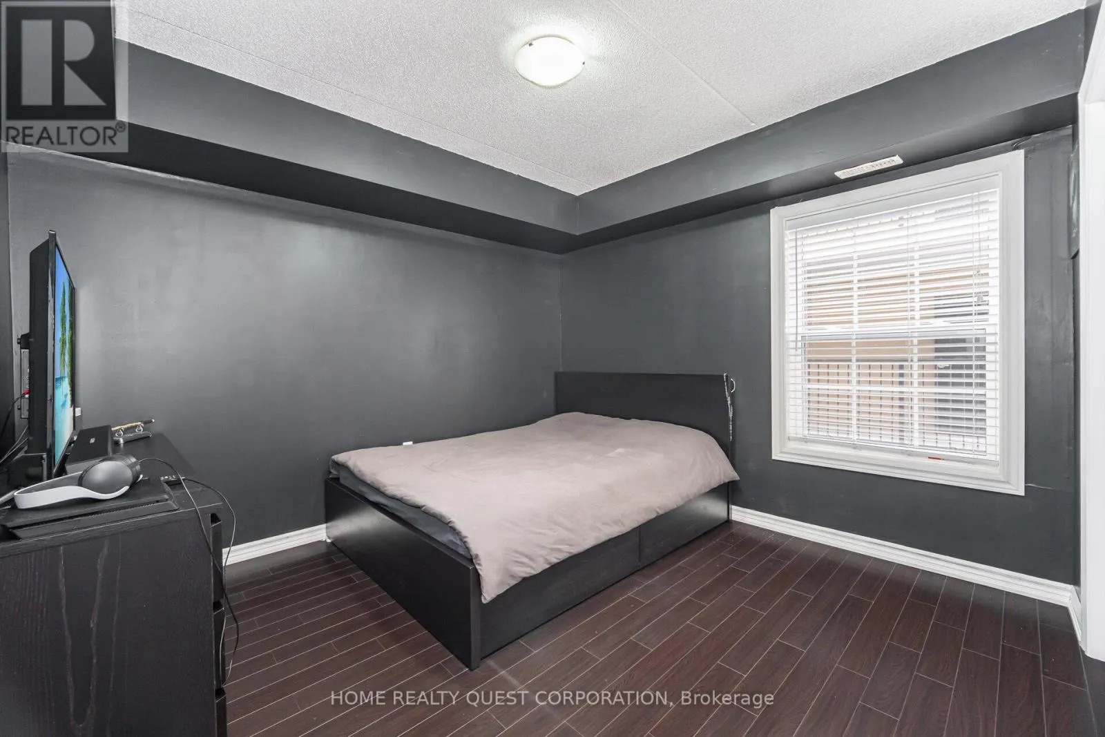 212 - 1340 MAIN STREET E
