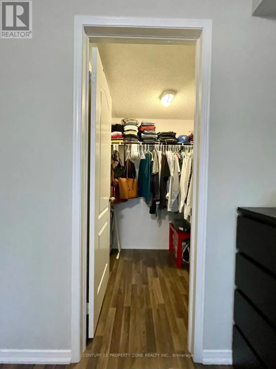 20 - 2500 POST ROAD