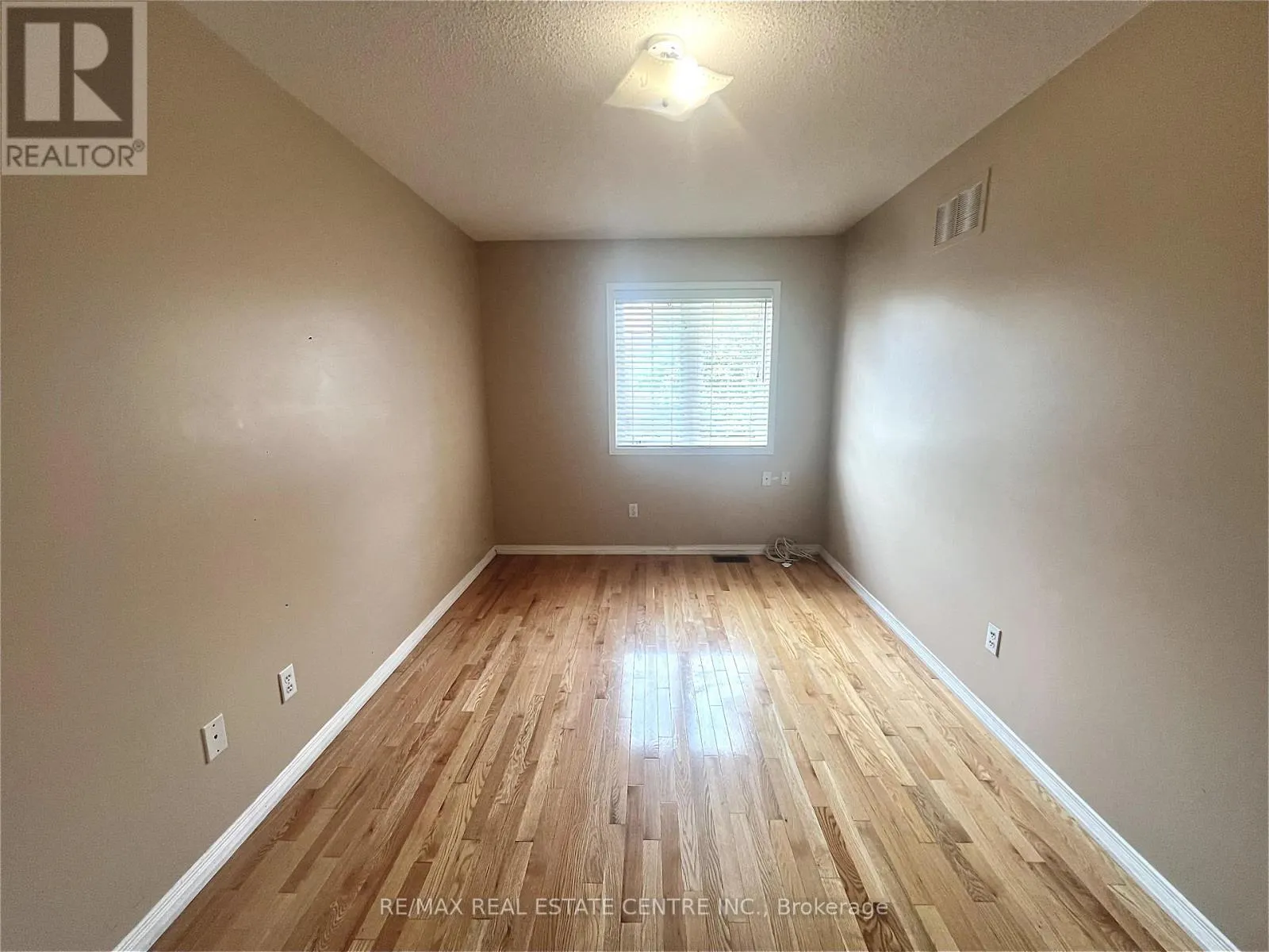 77 ZIA DODDA CRESCENT