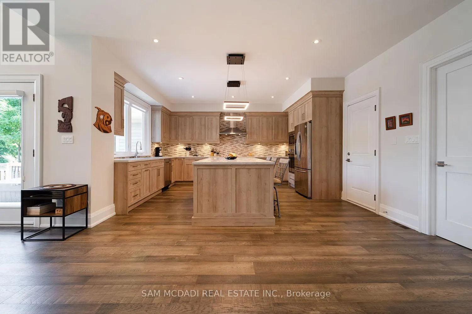 2163 DEYNCOURT DRIVE