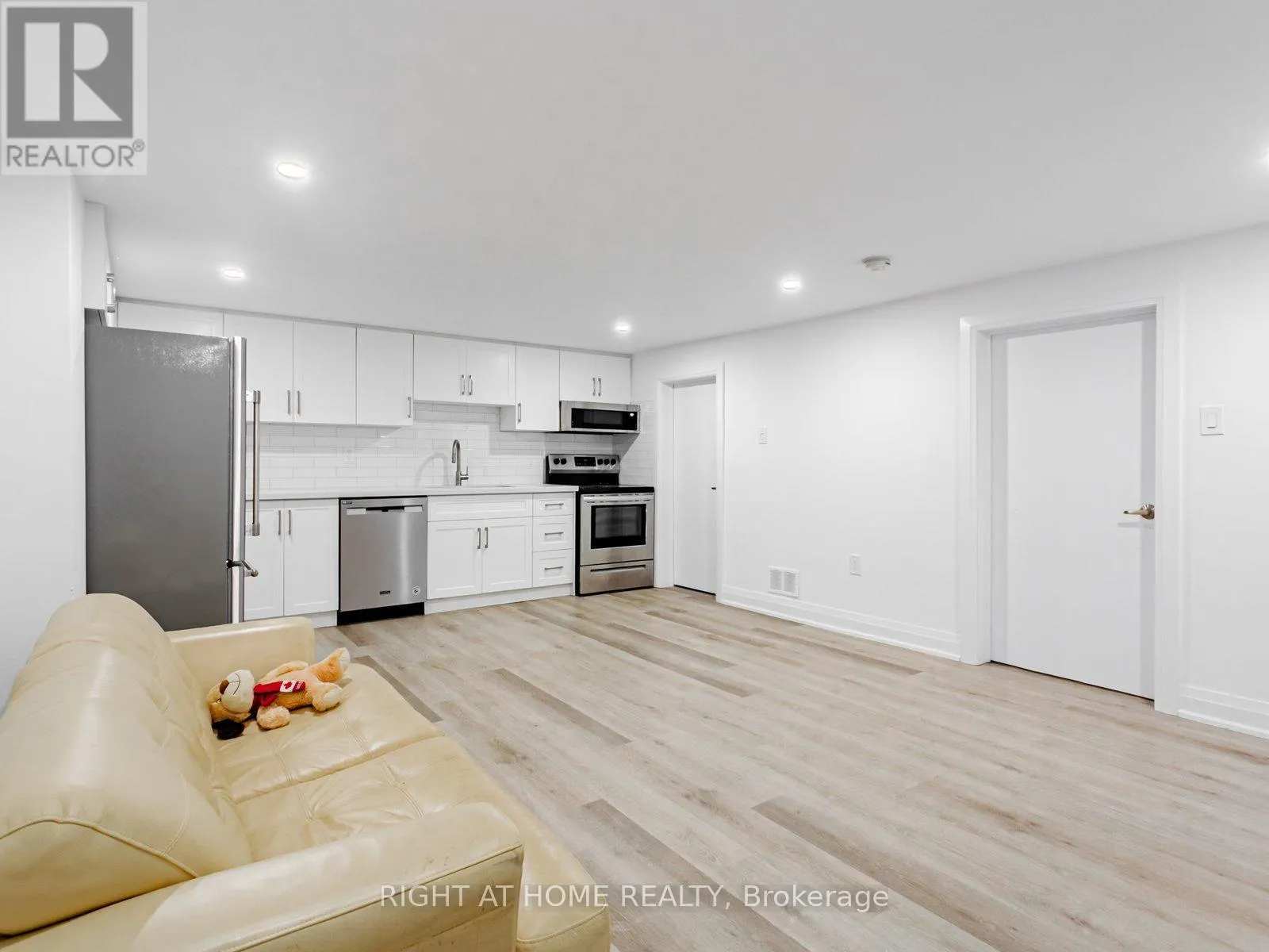 883 FRANCIS ROAD