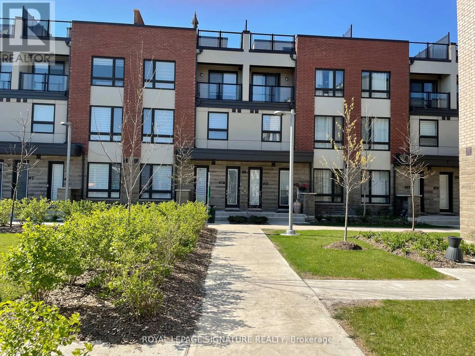 11 - 20 WOODSTREAM DRIVE