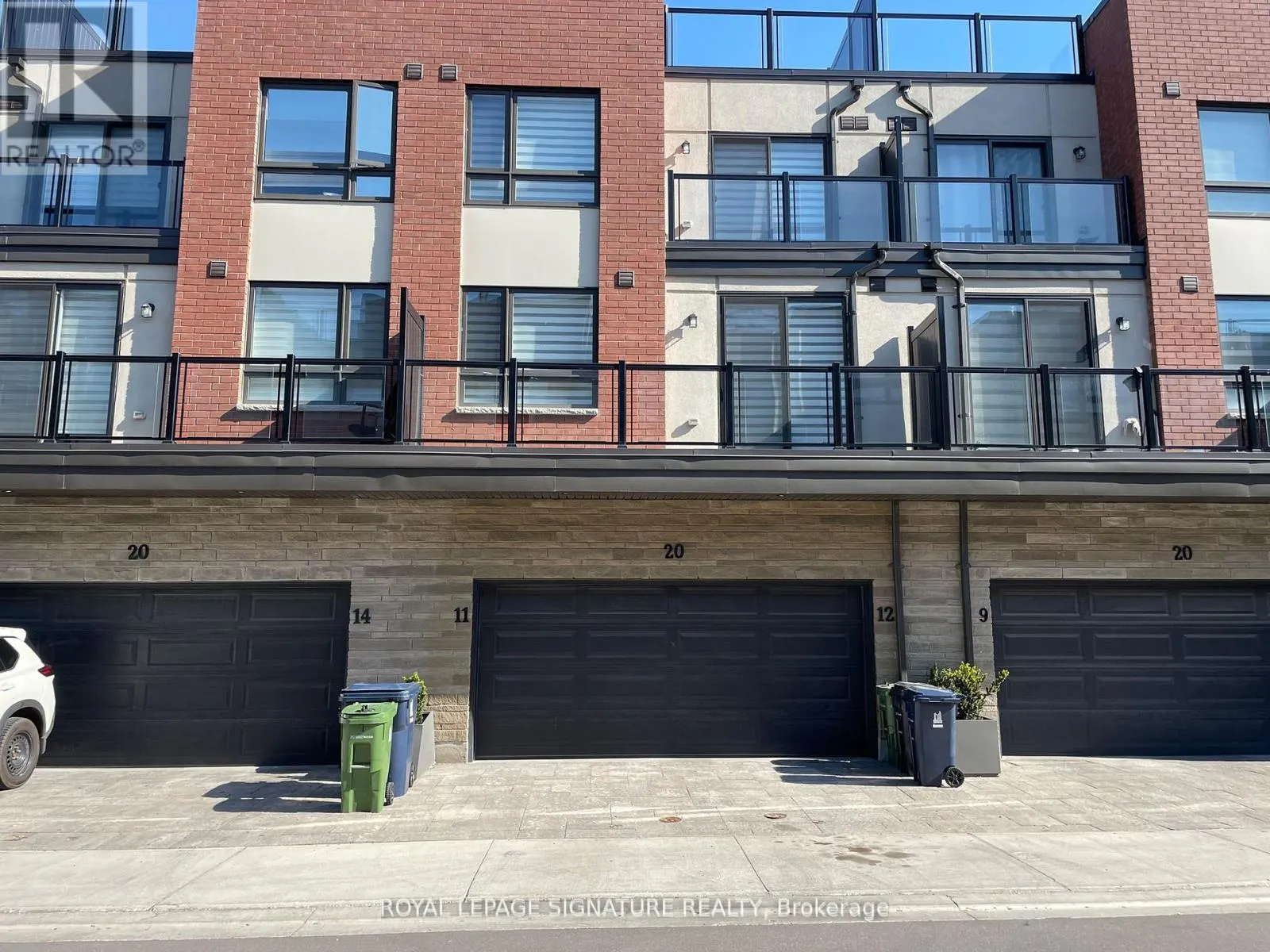 11 - 20 WOODSTREAM DRIVE
