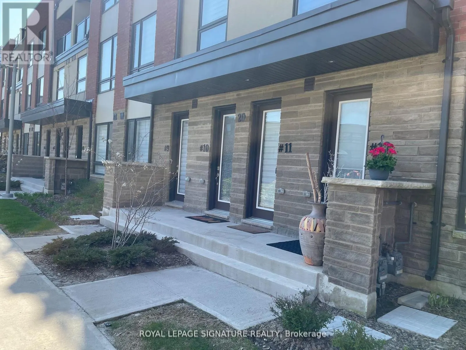 11 - 20 WOODSTREAM DRIVE