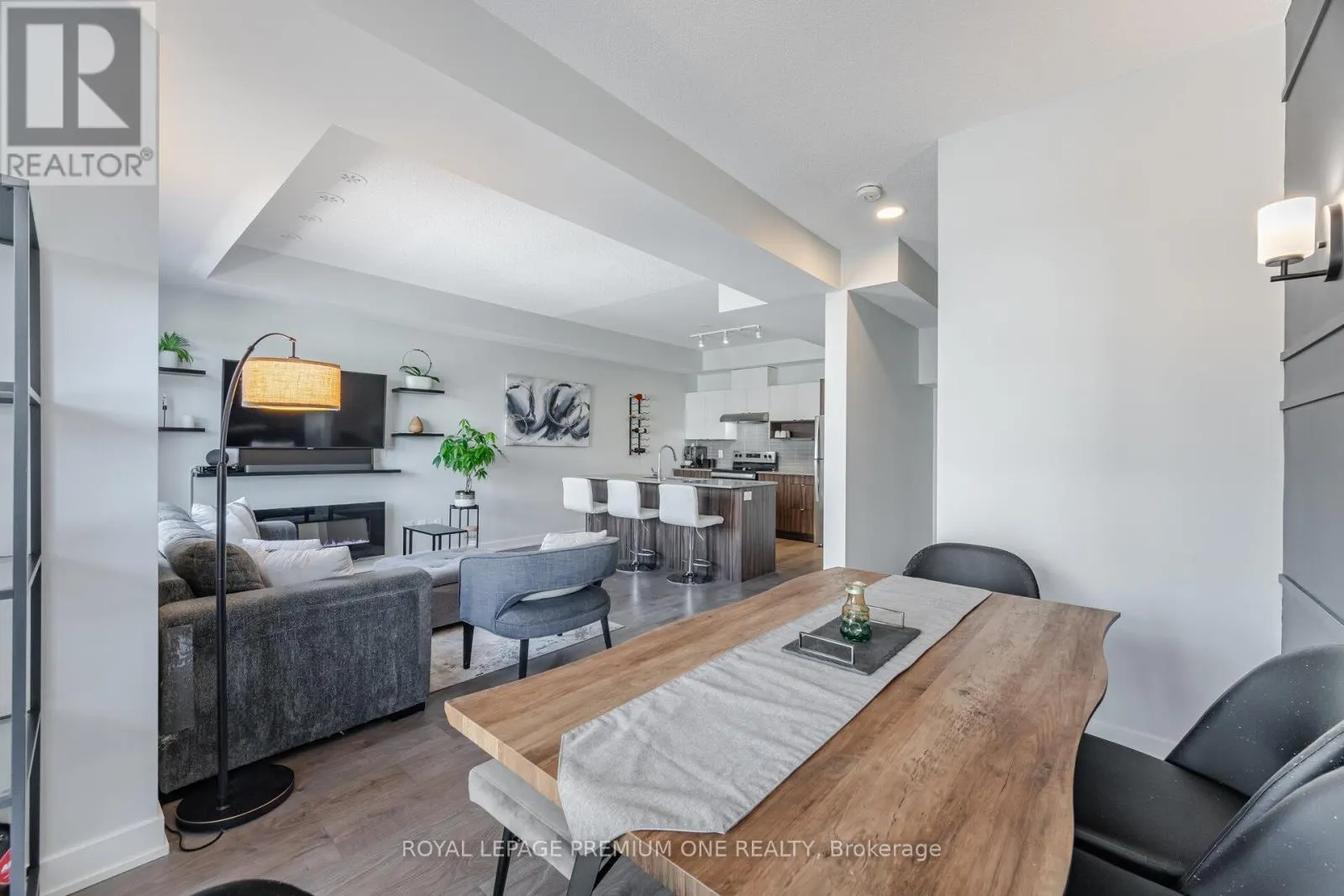 31 - 1121 COOKE BOULEVARD