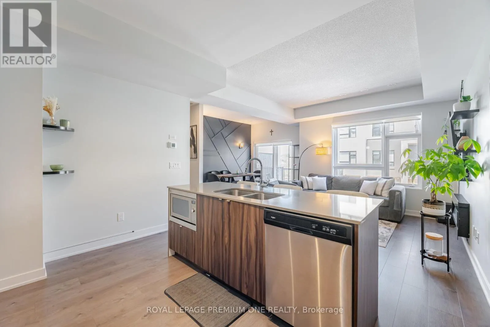 31 - 1121 COOKE BOULEVARD