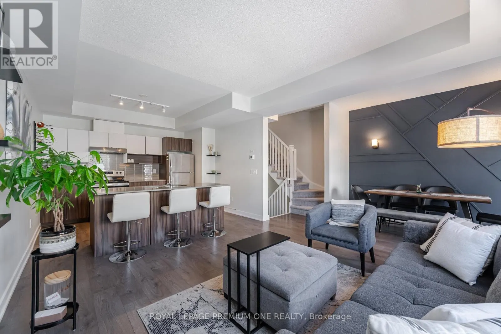 31 - 1121 COOKE BOULEVARD