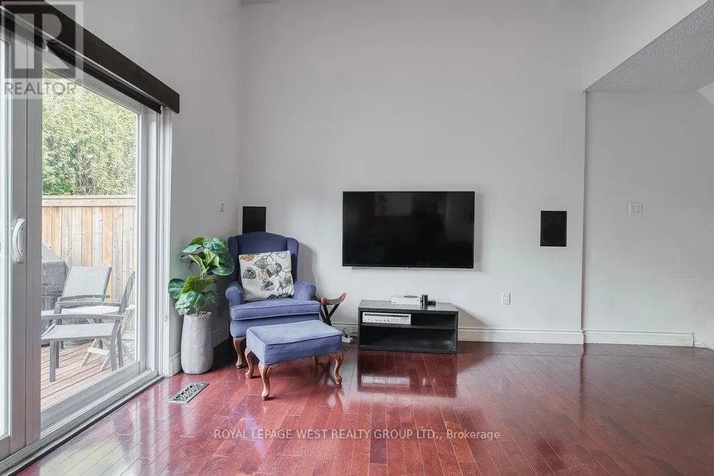 3 - 92 TWENTY NINTH STREET