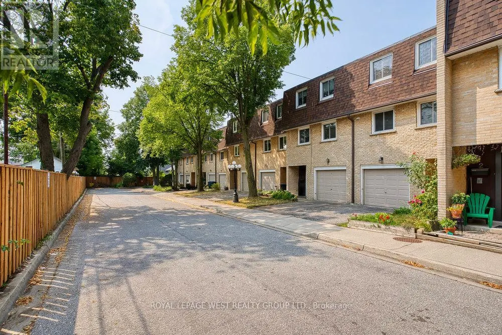 3 - 92 TWENTY NINTH STREET