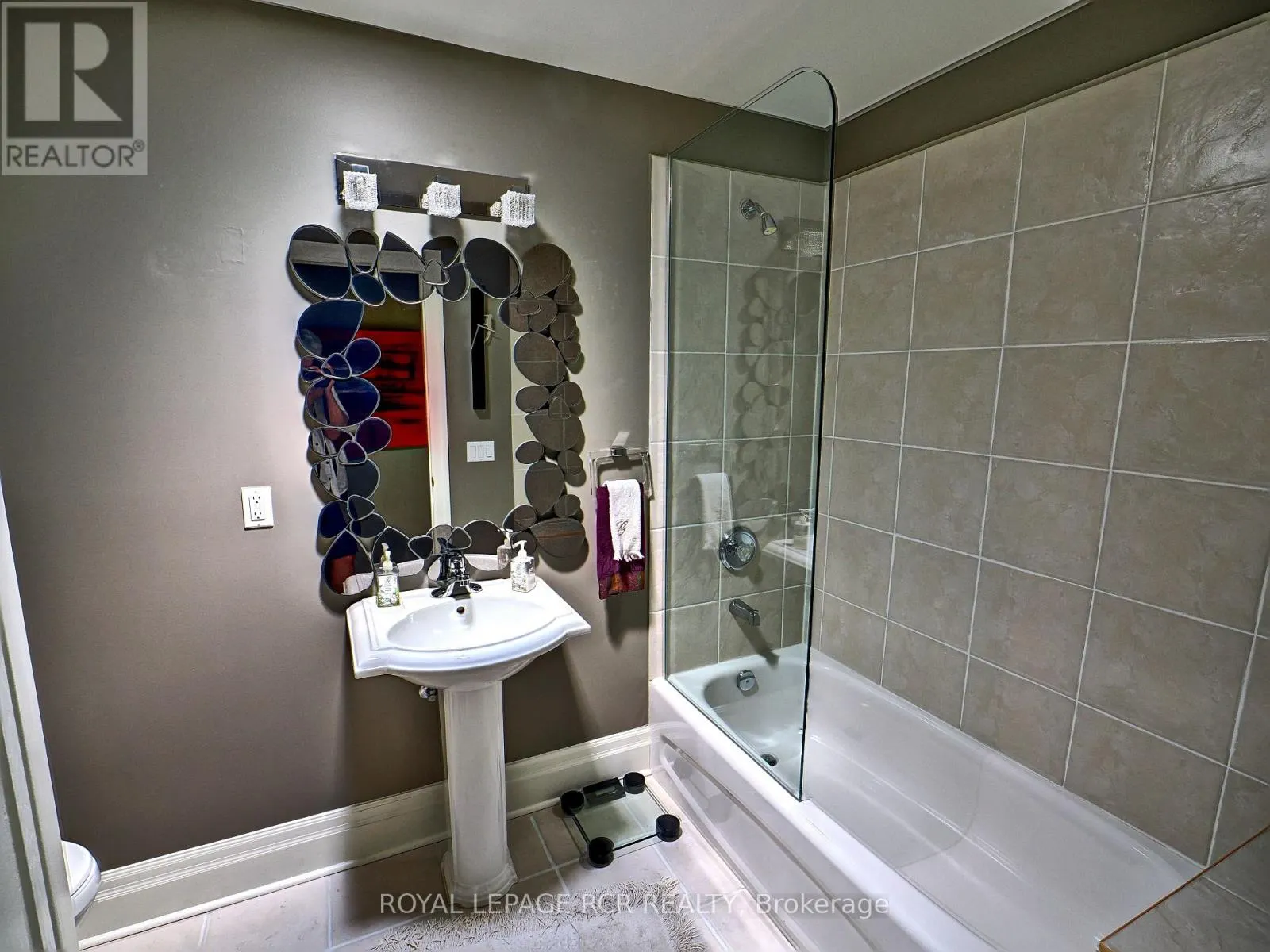 2 - 28 REDDINGTON DRIVE