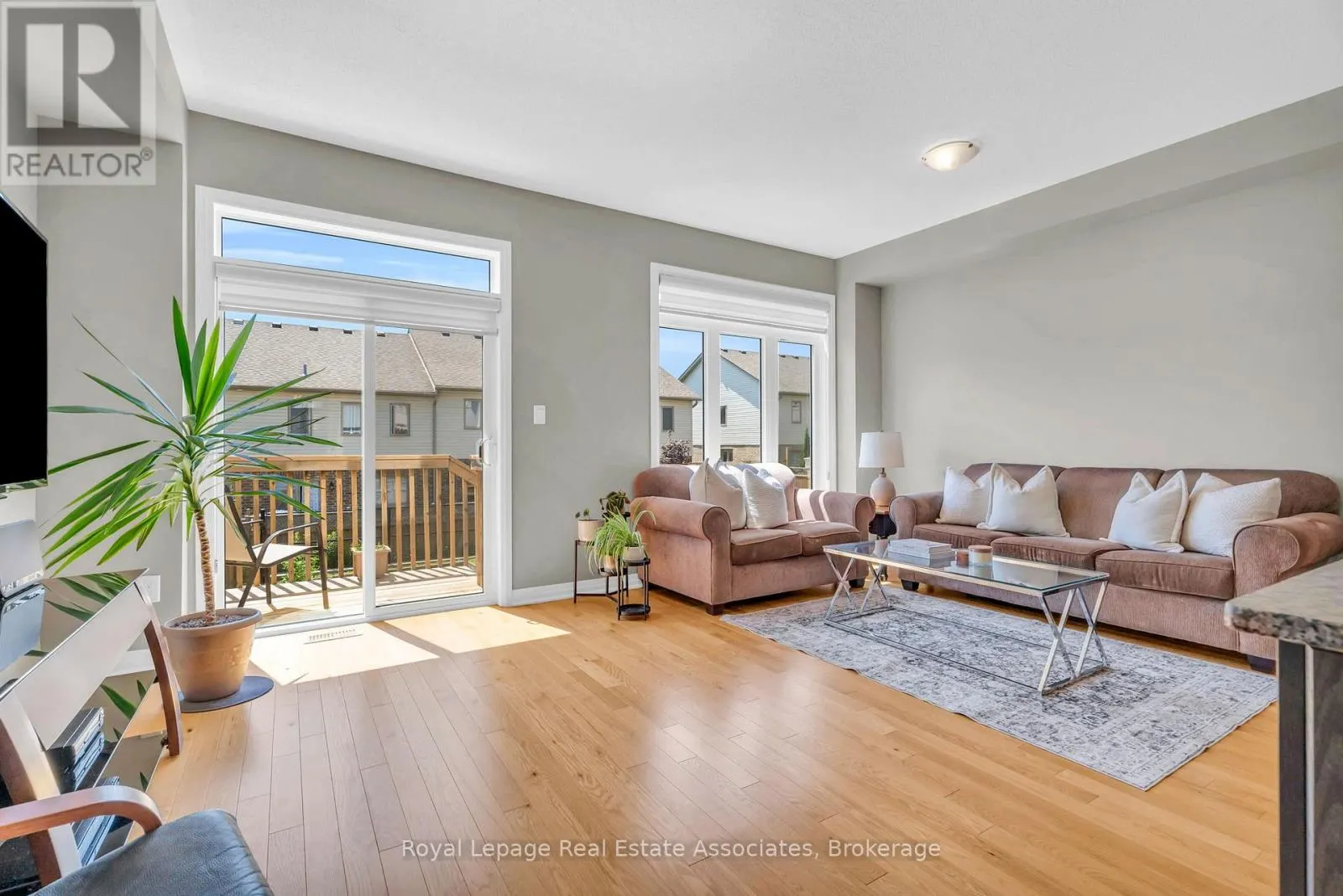 3 - 172 PARKINSON CRESCENT