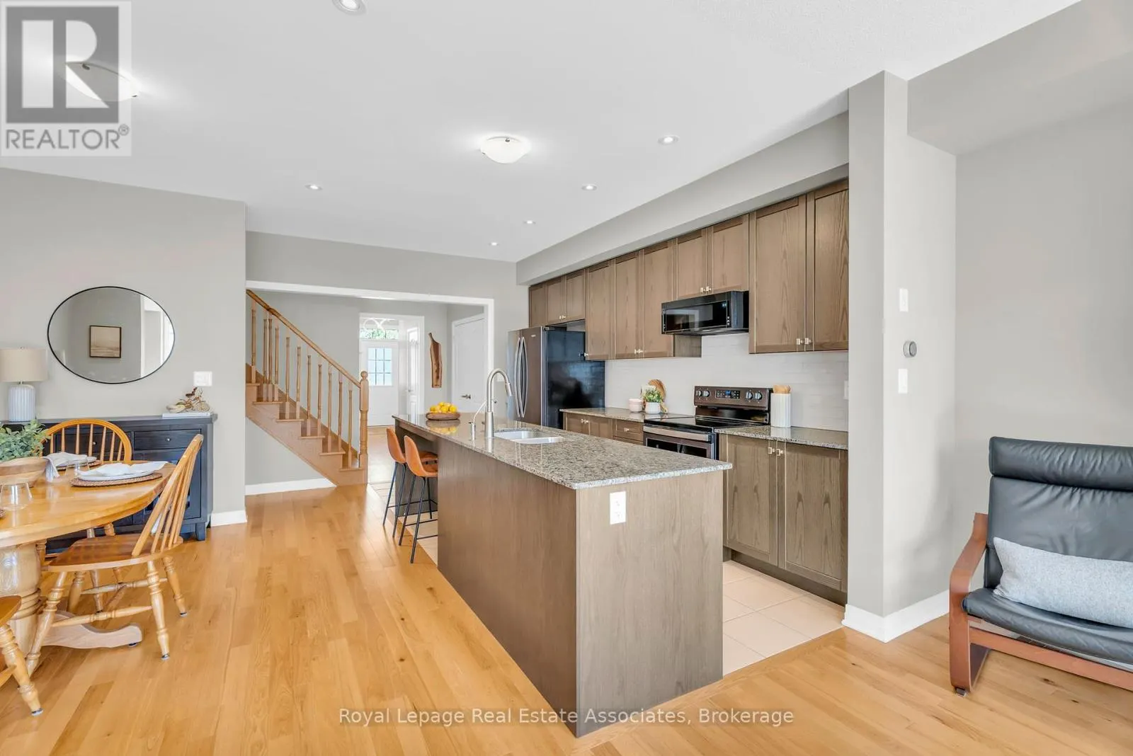 3 - 172 PARKINSON CRESCENT