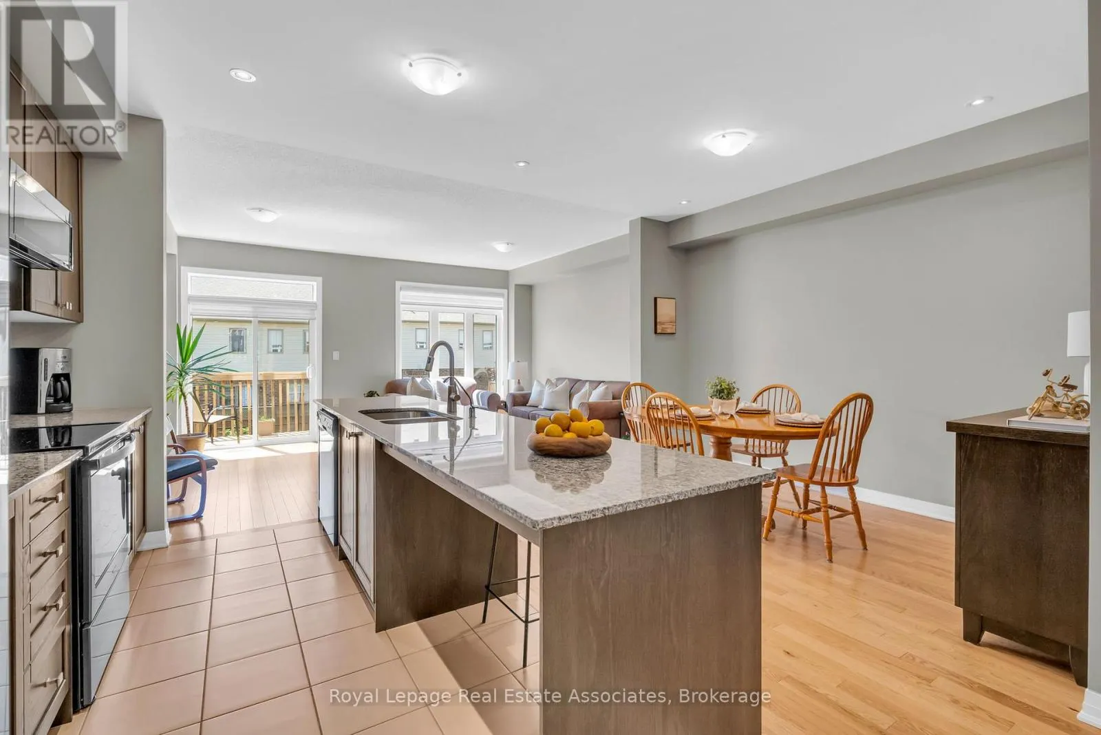 3 - 172 PARKINSON CRESCENT