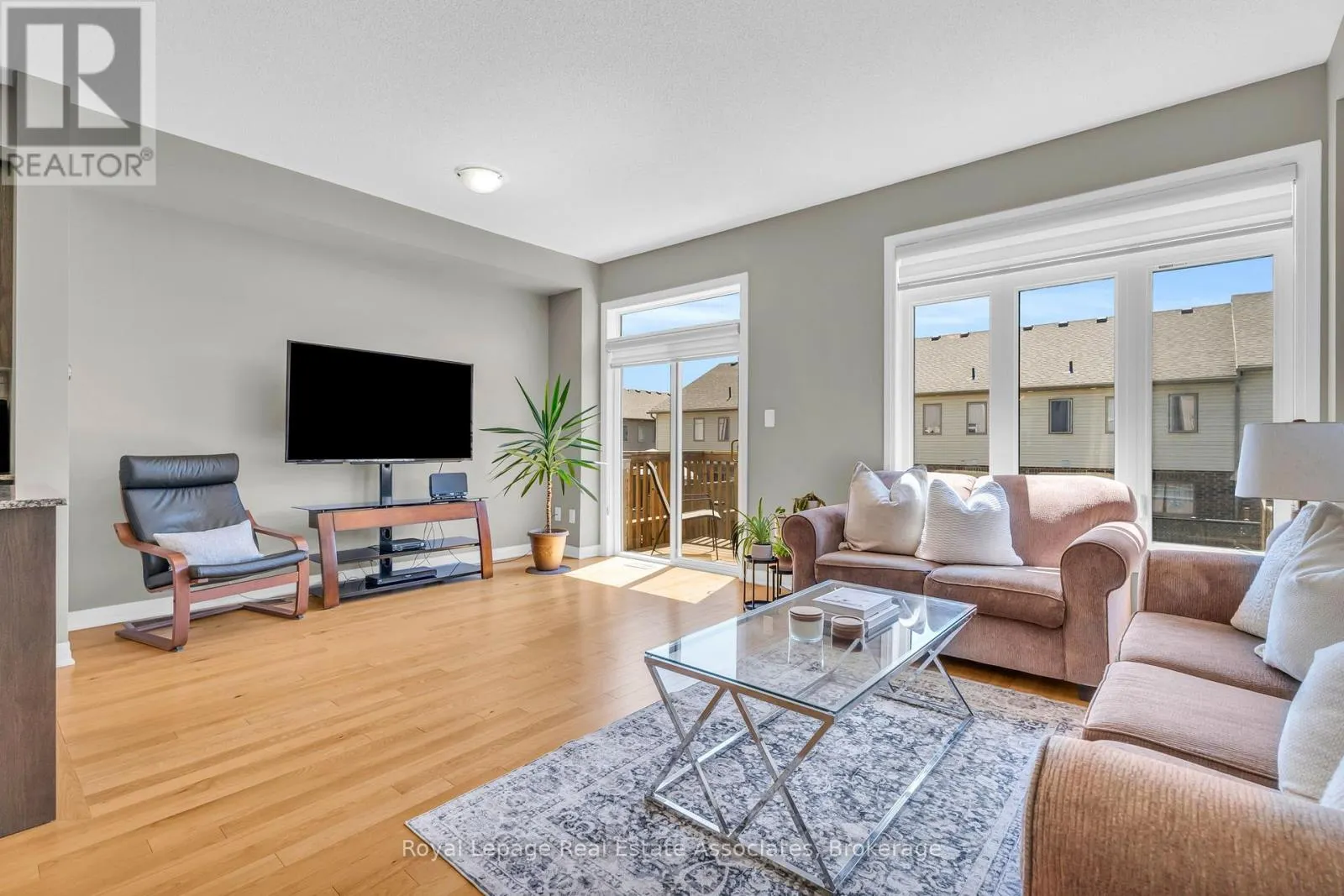 3 - 172 PARKINSON CRESCENT