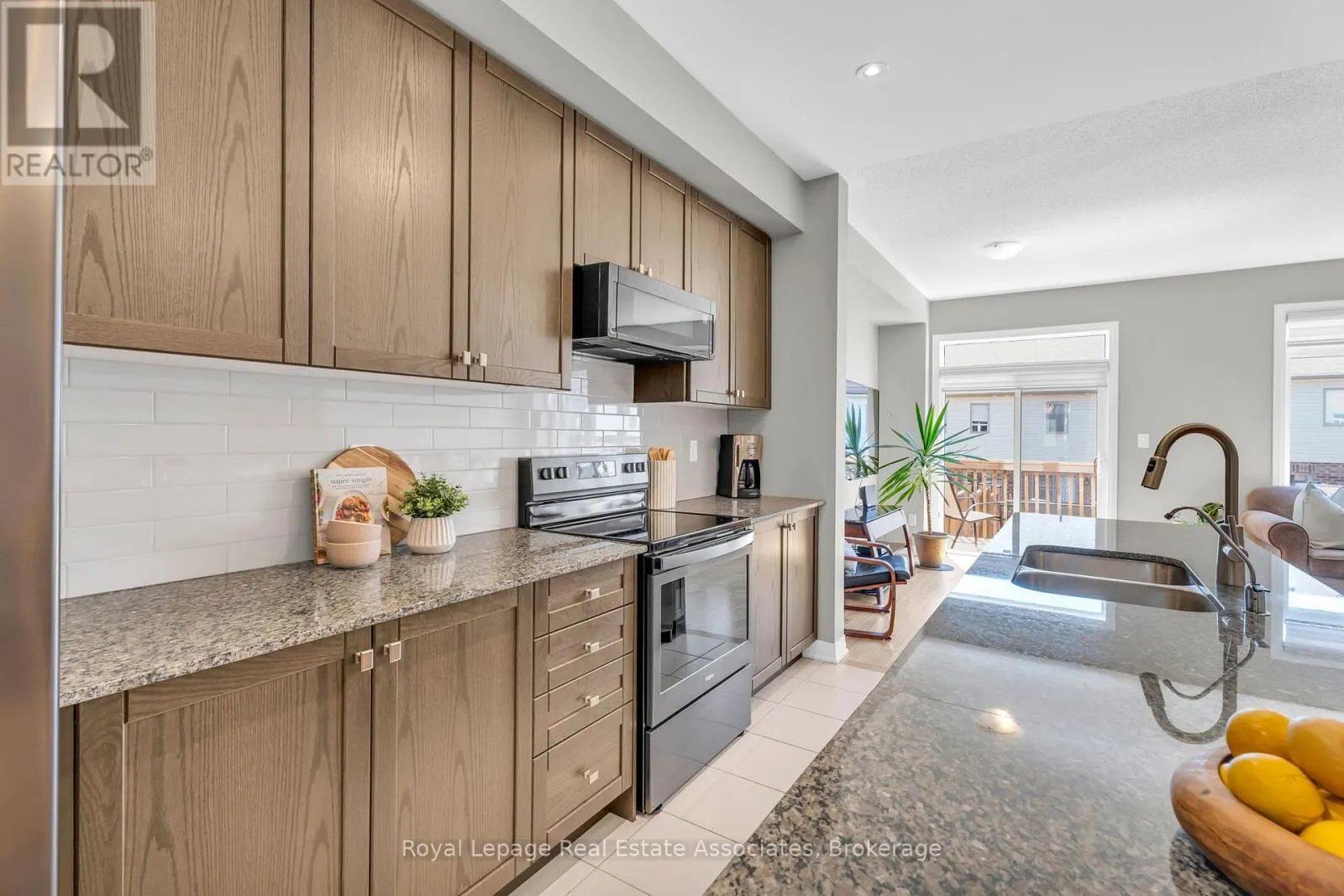 3 - 172 PARKINSON CRESCENT